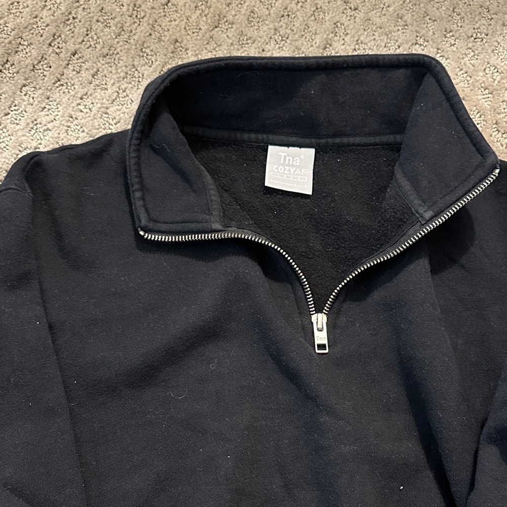 TNA Women’s crop Zip-Up Sweater in Black